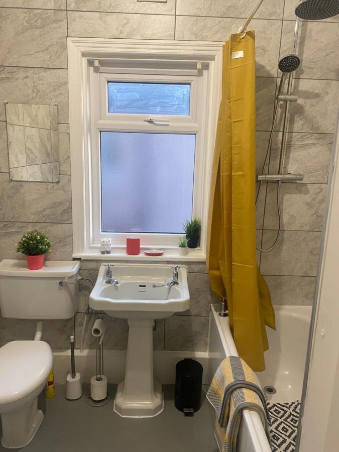 1 Bedroom Spacious Apartment Литам-Сент-Эннс Экстерьер фото